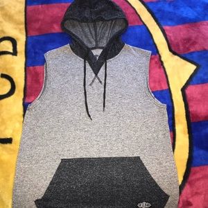 Sleeveless thin hoodie.